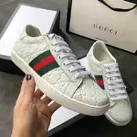 baskets paire de chaussures gucci femmes cowhide embossing white